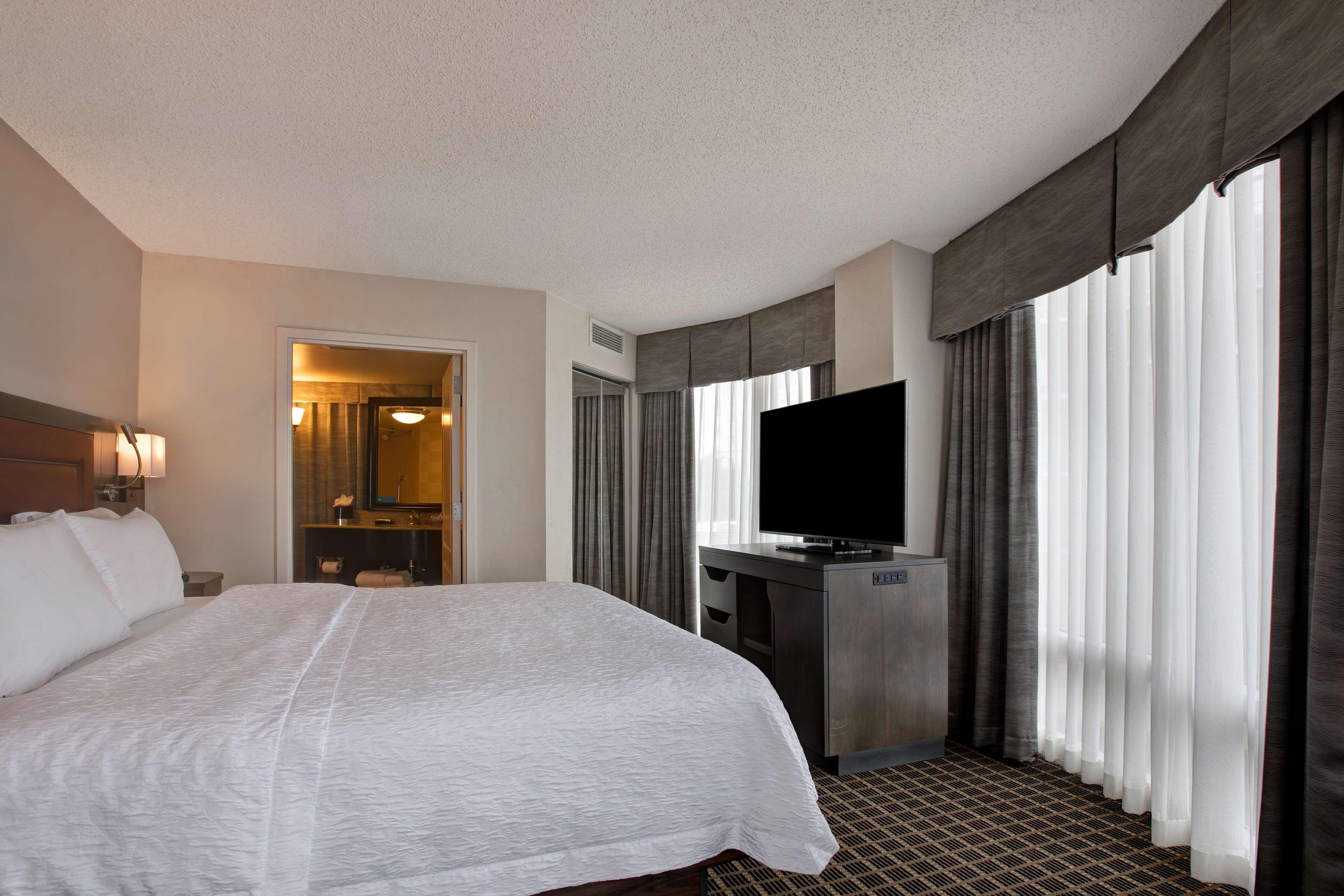 Hampton Inn & Suites Greenville-Downtown-Riverplace Exterior foto